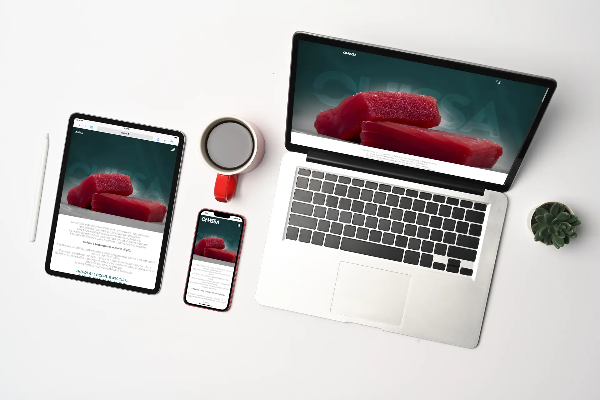OHISSA website on laptop, tablet, and phone. "Intelligenza dei Dati" concept with responsive design.